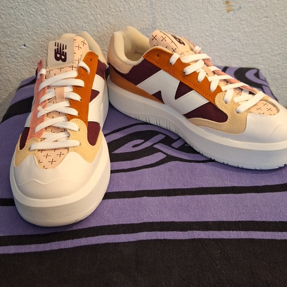 New Mens Balance CT302 Burgundy and Pink Shoes with extra set of pink lace - Picture 2 of 3